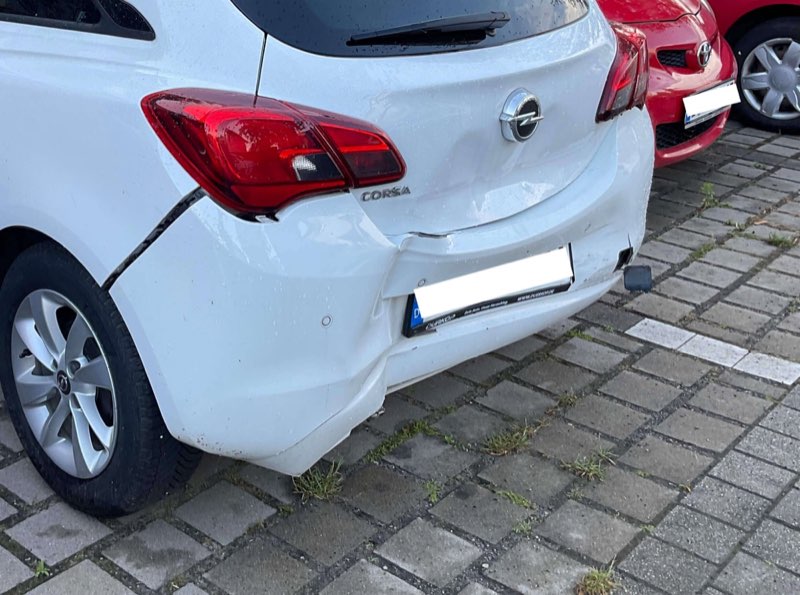 Opel Corsa mit dokumentiertem Auffahrunfall
